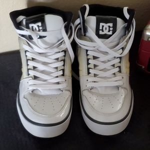 {12} DC Men's Spartan High WC SE